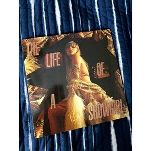 Taylor Swift life of a show girl The Crowd is Your king edition